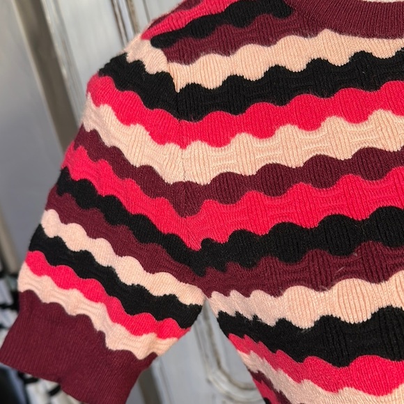 Liz Claiborne Y2K Short Sleeve Striped Knit Top  in Pinks, Burgundy, and Black - Picture 4 of 6